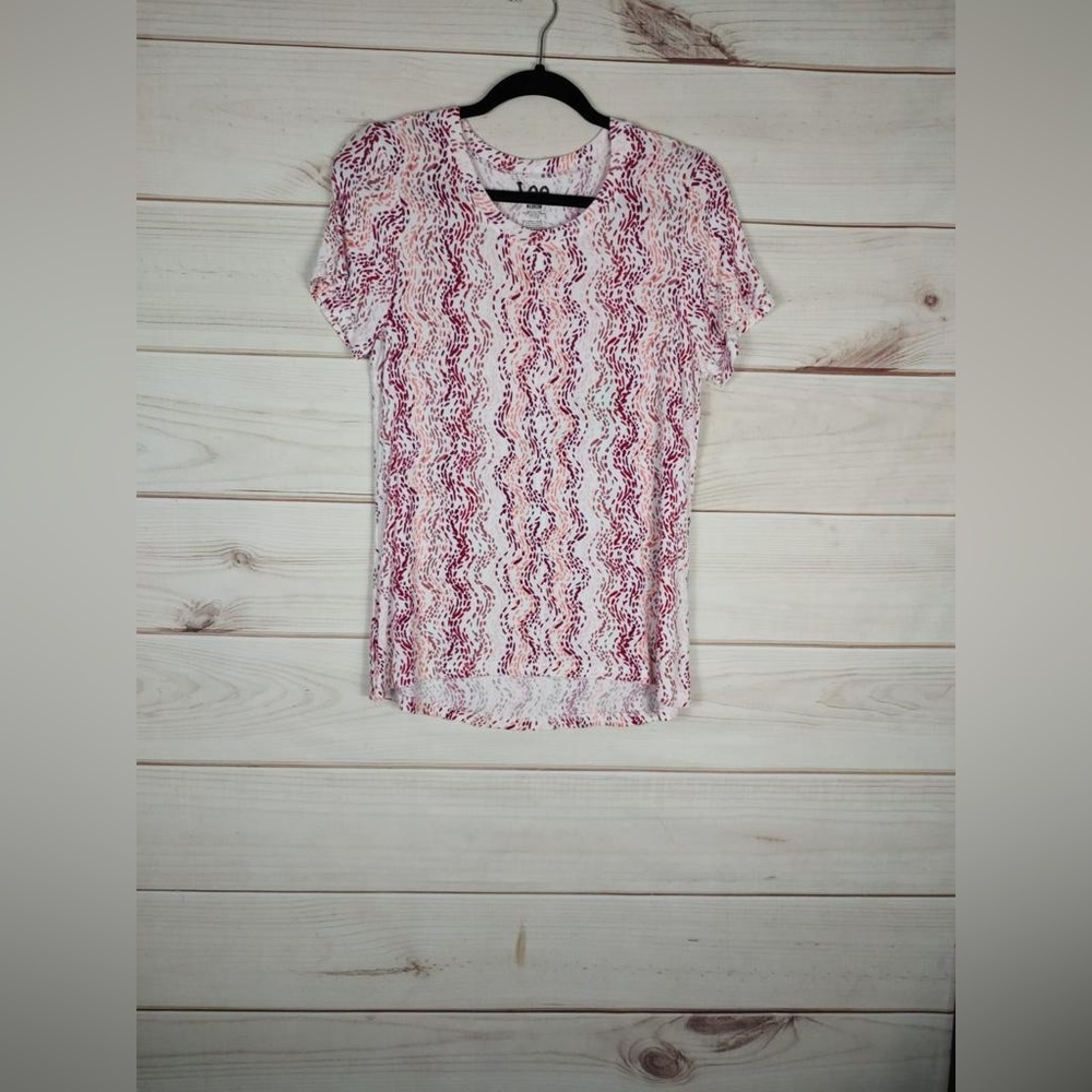 Lee M Tee Woman’s Multi Pink Pullover Short Sleeve Stretch.